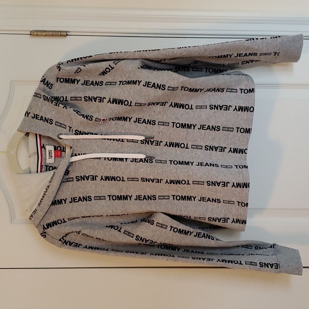 Tommy Hilfiger Women's hooded pullover crop top size Large.